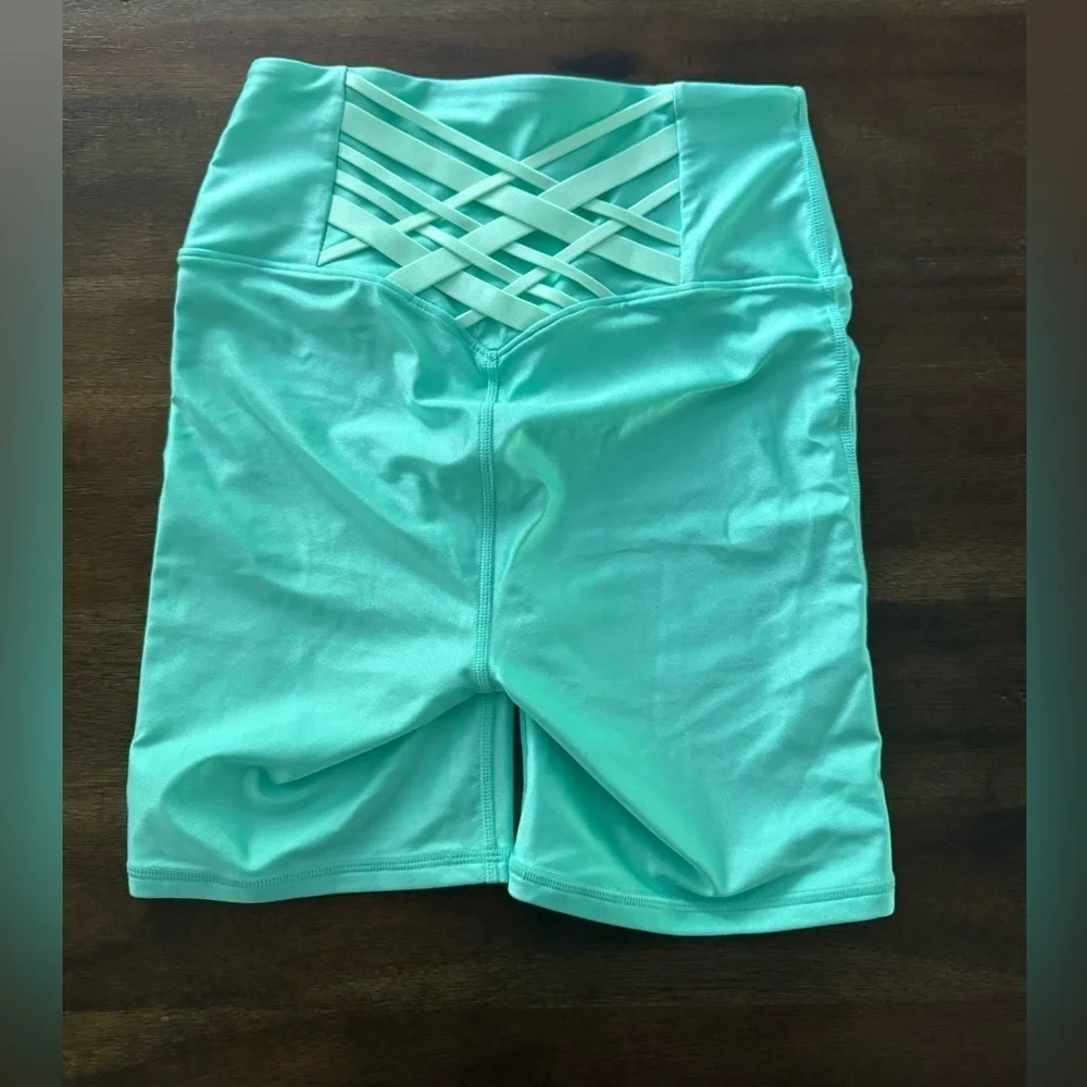 Fabletics Boost PowerHold® High-Waisted 6'' Short Size XS Lime Green